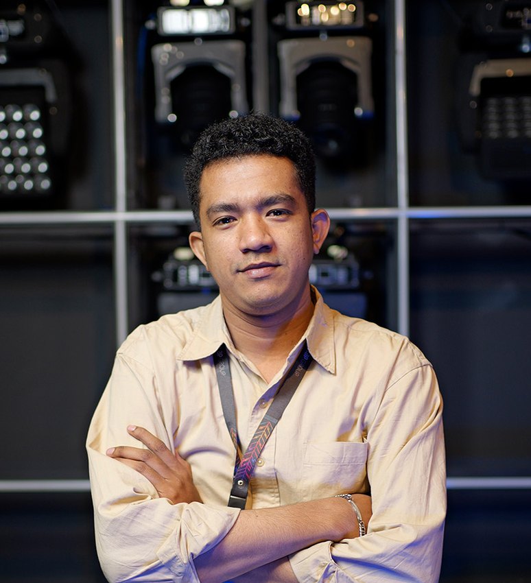 Rey, Multimedia Consultant WAW Multimedia