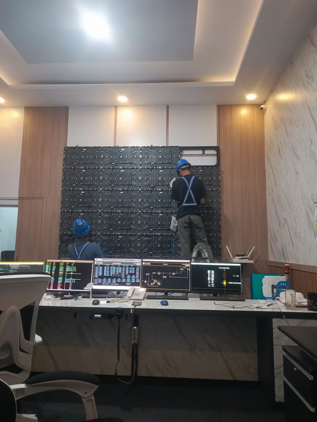 LED wall ruang rapat PLN Gorontalo