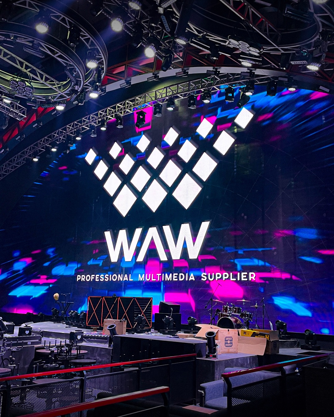 Instalasi LED panel WAW di venue