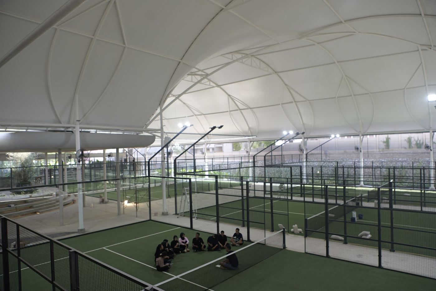Kamera CCTV terpasang di venue padel, instalasi WAW Multimedia